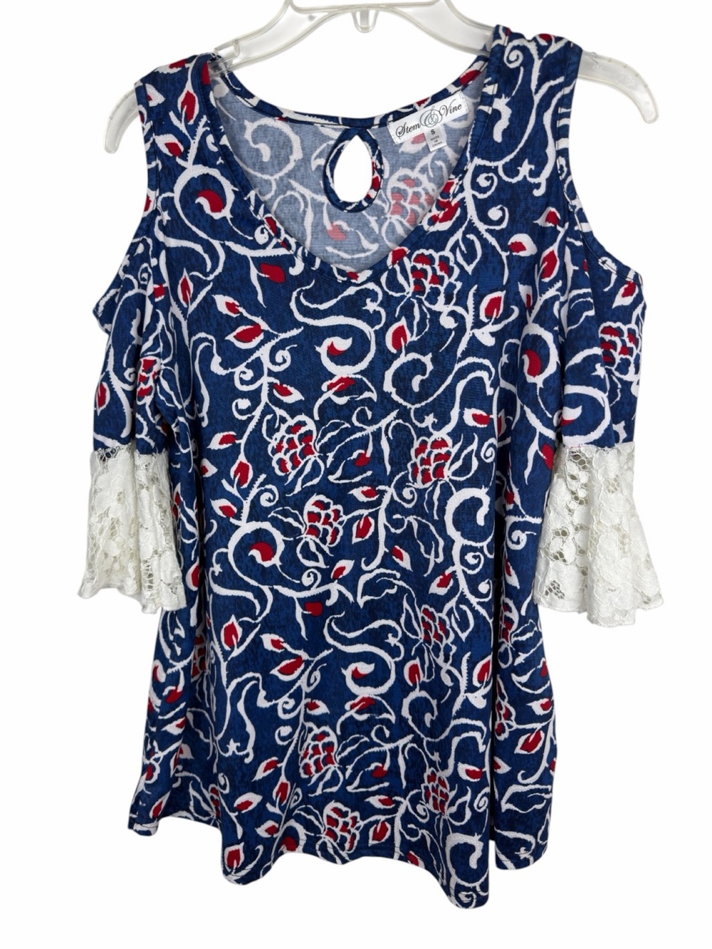 Stem & Vine NWOT Red White & Blue Cold Shoulder Top With Lace Detail. Size Small